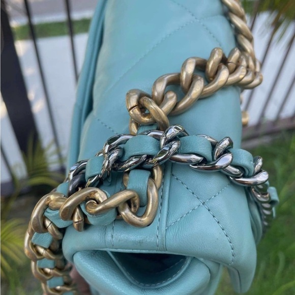 Small Chanel 19 Tiffany Blue Quilted Shoulder Bag - Picture 2 of 9